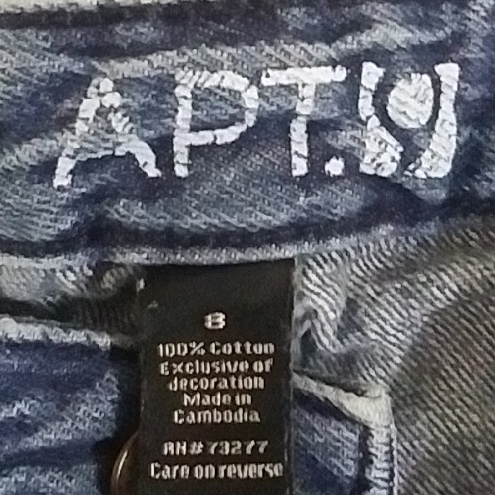 Size 8 Apt. 9 distressed jean shorts